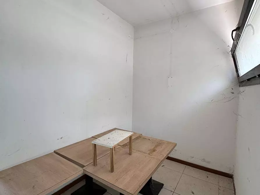 Immagine 12 di Locale commerciale in affitto  snc a Fermo