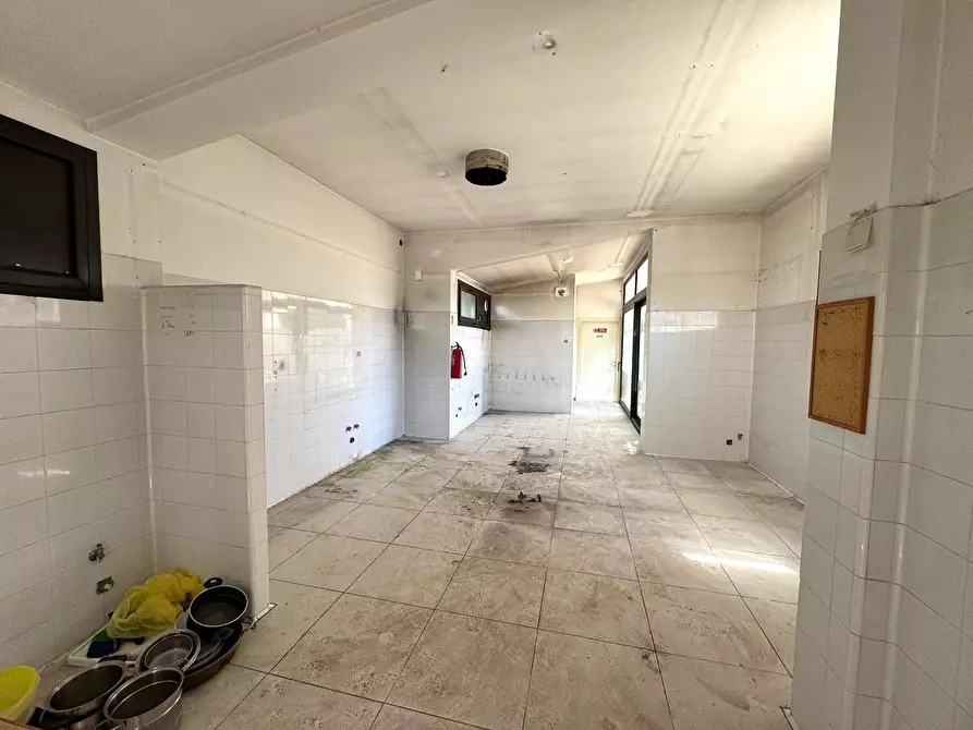 Immagine 13 di Locale commerciale in affitto  snc a Fermo