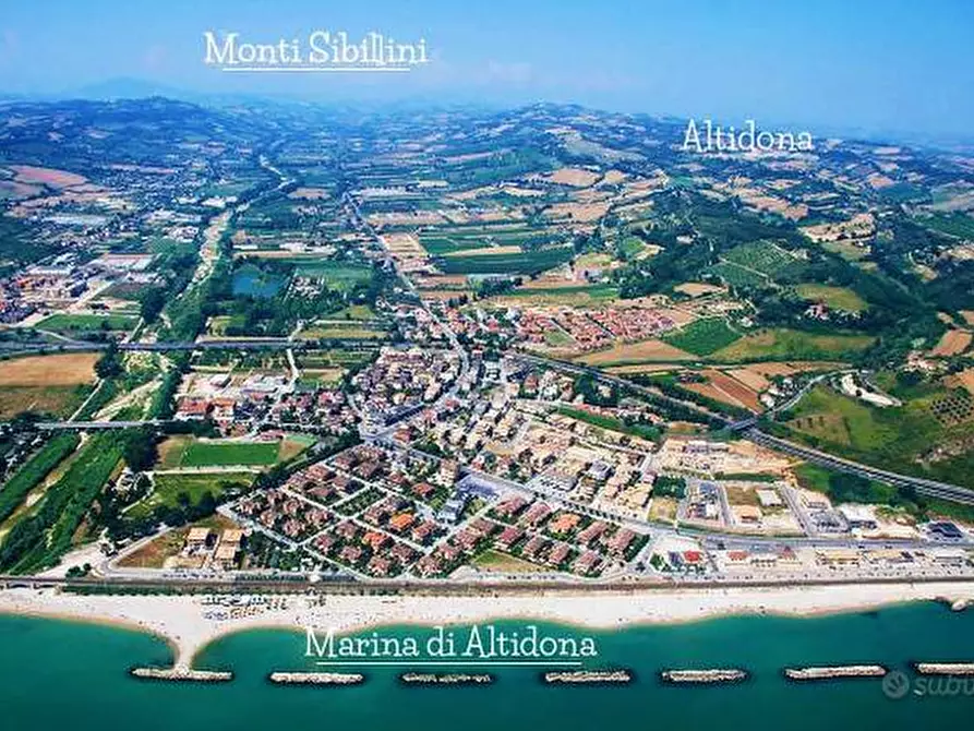 Immagine 20 di Locale commerciale in affitto  snc a Fermo