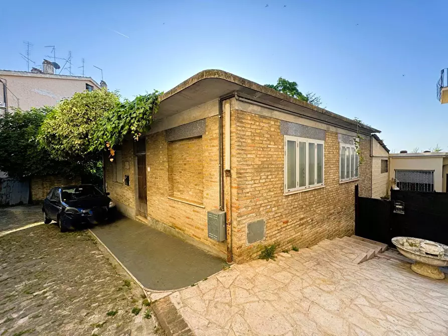 Immagine 9 di Casa indipendente in vendita  snc a Fermo