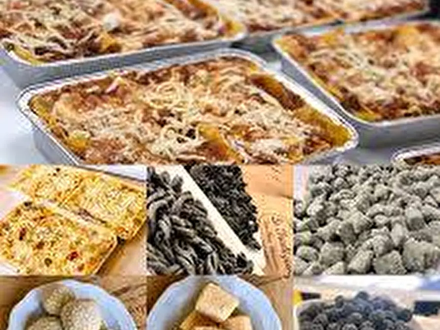 Immagine 2 di Attività commerciale in vendita  a Fermo