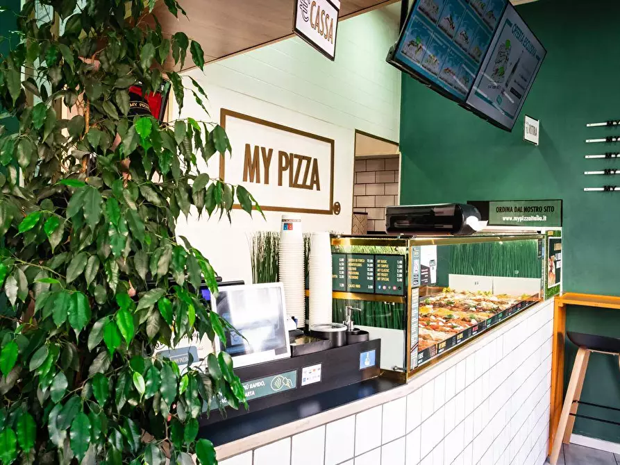 Immagine 2 di Attività commerciale in vendita  a Porto San Giorgio