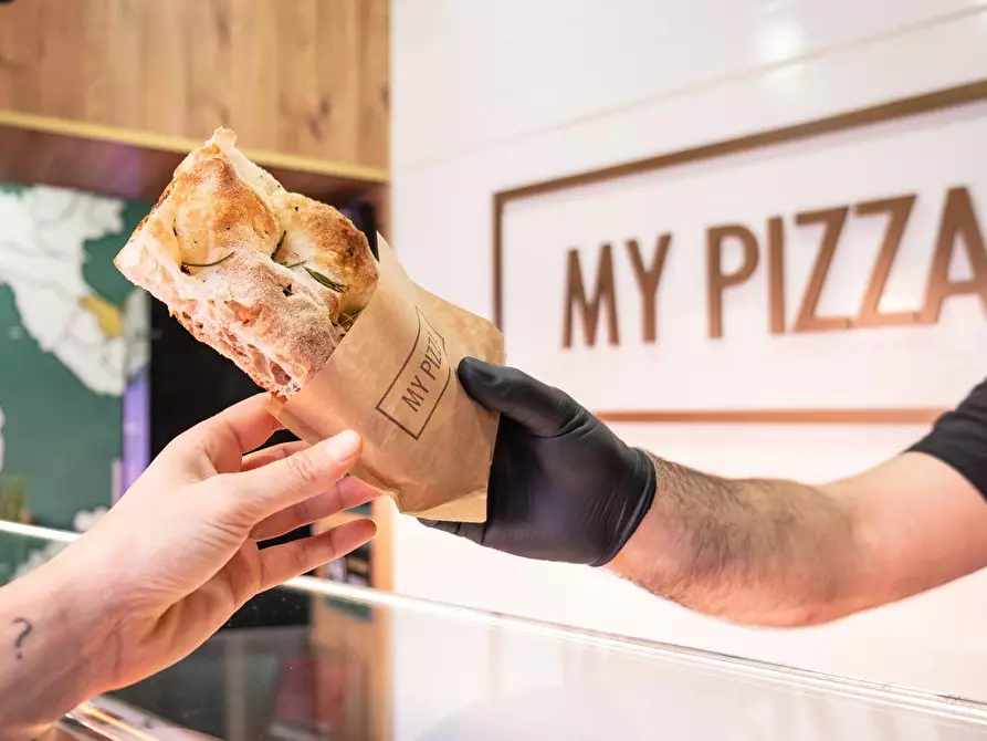 Immagine 3 di Attività commerciale in vendita  a Porto San Giorgio