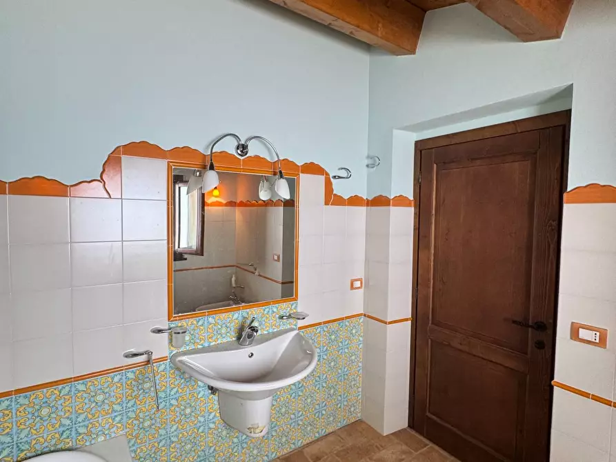 Immagine 15 di Villa in vendita  28 a Amandola