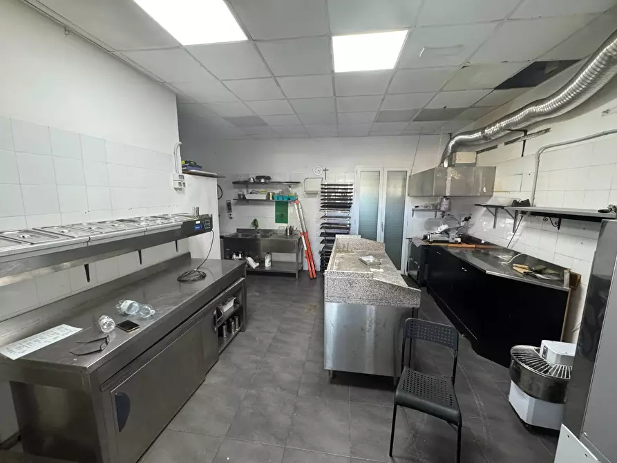 Immagine 6 di Locale commerciale in vendita  49 a Civitanova Marche