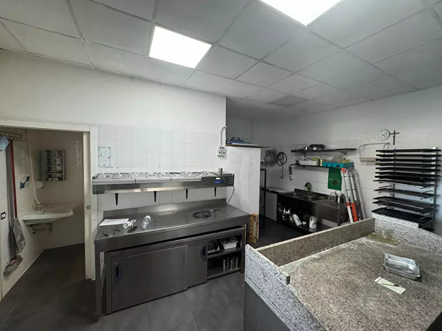 Immagine 7 di Locale commerciale in vendita  49 a Civitanova Marche