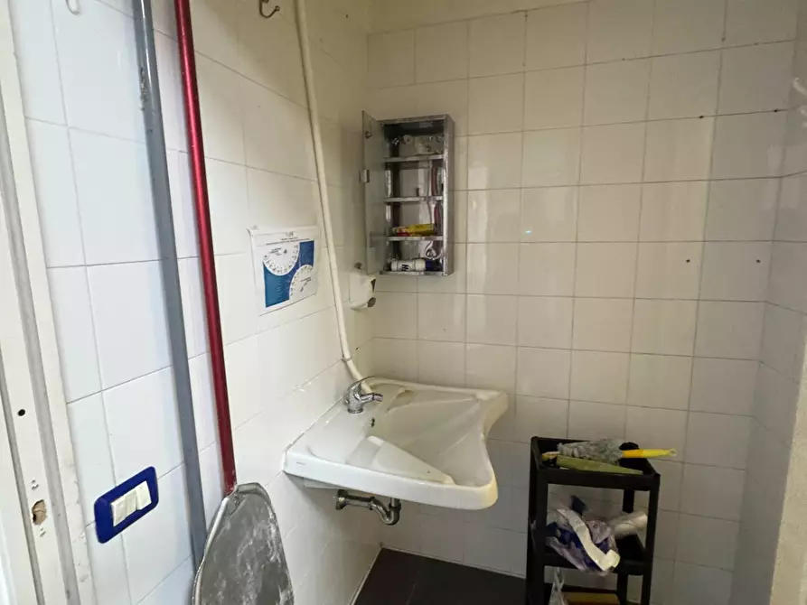 Immagine 8 di Locale commerciale in vendita  49 a Civitanova Marche