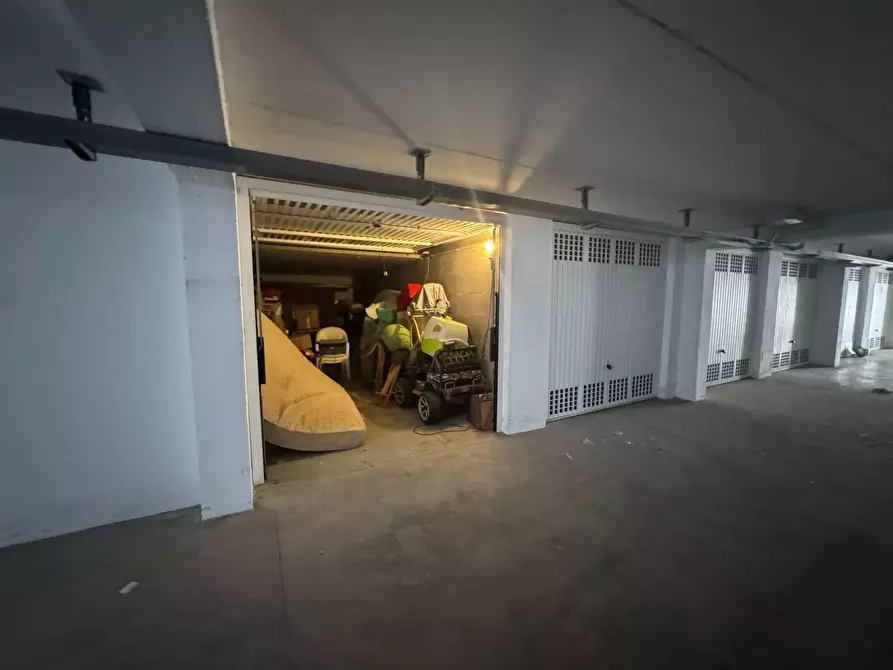 Immagine 2 di Box auto in vendita  a Civitanova Marche