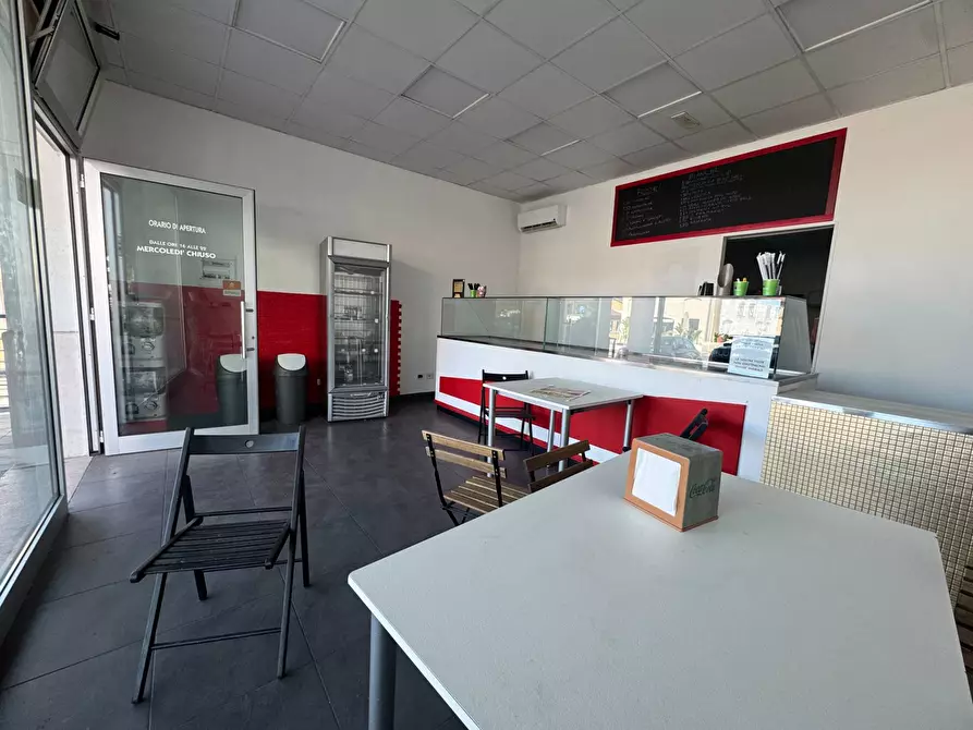 Immagine 3 di Locale commerciale in affitto  49 a Civitanova Marche