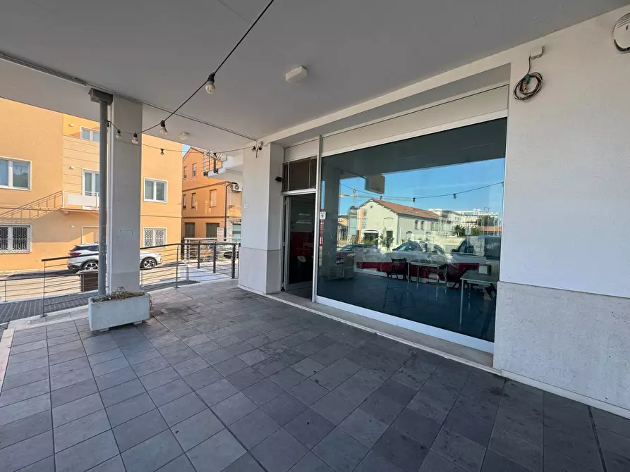 Immagine 7 di Locale commerciale in affitto  49 a Civitanova Marche