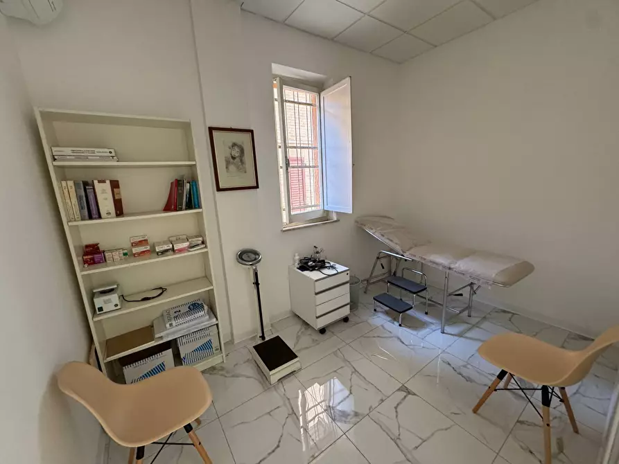 Immagine 4 di Locale commerciale in vendita  snc a Fermo