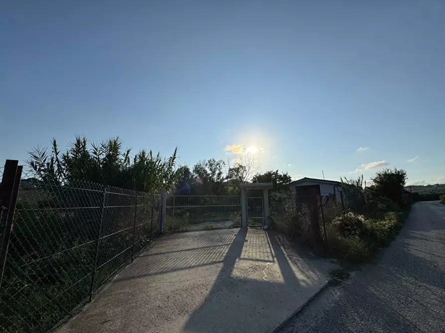 Immagine 1 di Magazzino in vendita  a Fermo