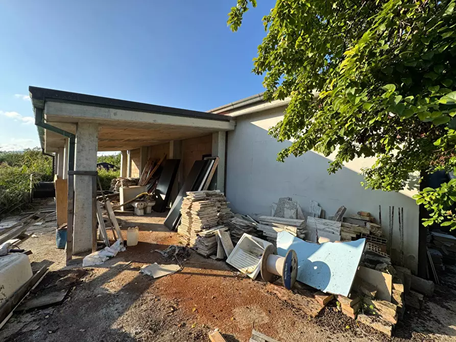 Immagine 5 di Magazzino in vendita  a Fermo