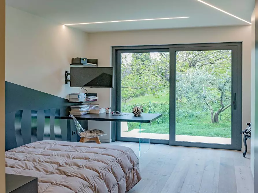 Immagine 11 di Villa in vendita  snc a Fermo