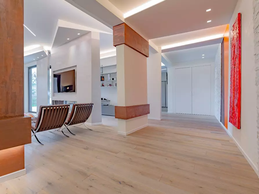 Immagine 4 di Villa in vendita  snc a Fermo