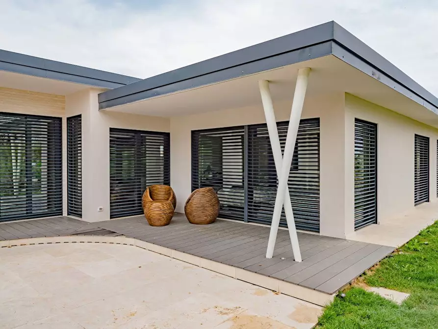 Immagine 2 di Villa in vendita  snc a Fermo