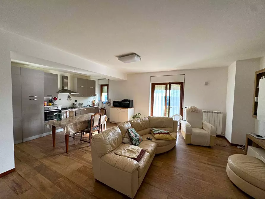 Immagine 2 di Appartamento in vendita  snc a Santa Vittoria In Matenano