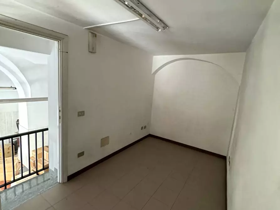 Immagine 4 di Locale commerciale in vendita  snc a Fermo