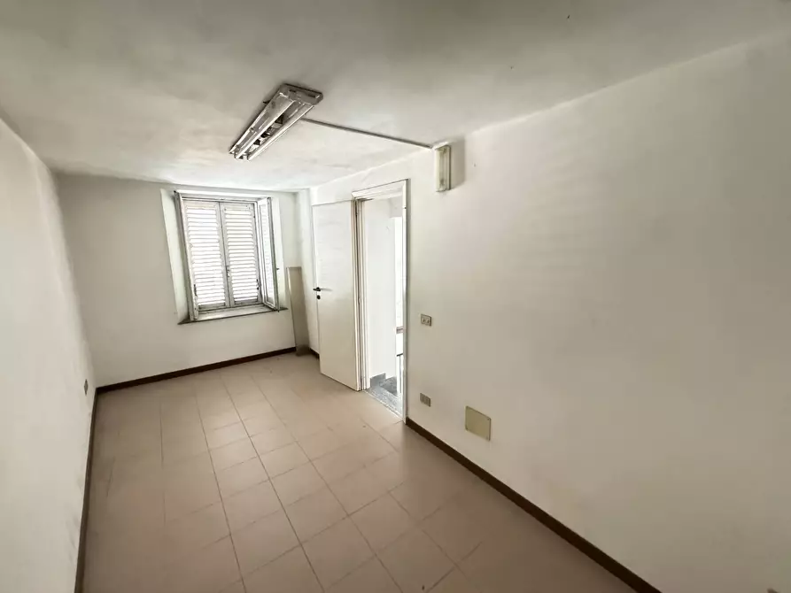 Immagine 3 di Locale commerciale in vendita  snc a Fermo