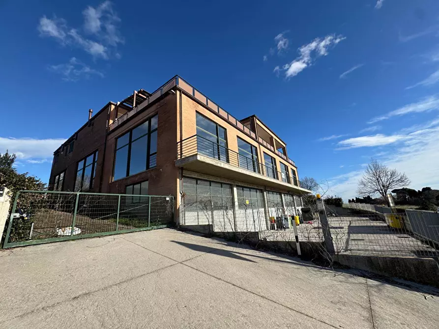 Immagine 1 di Locale commerciale in affitto  a Fermo