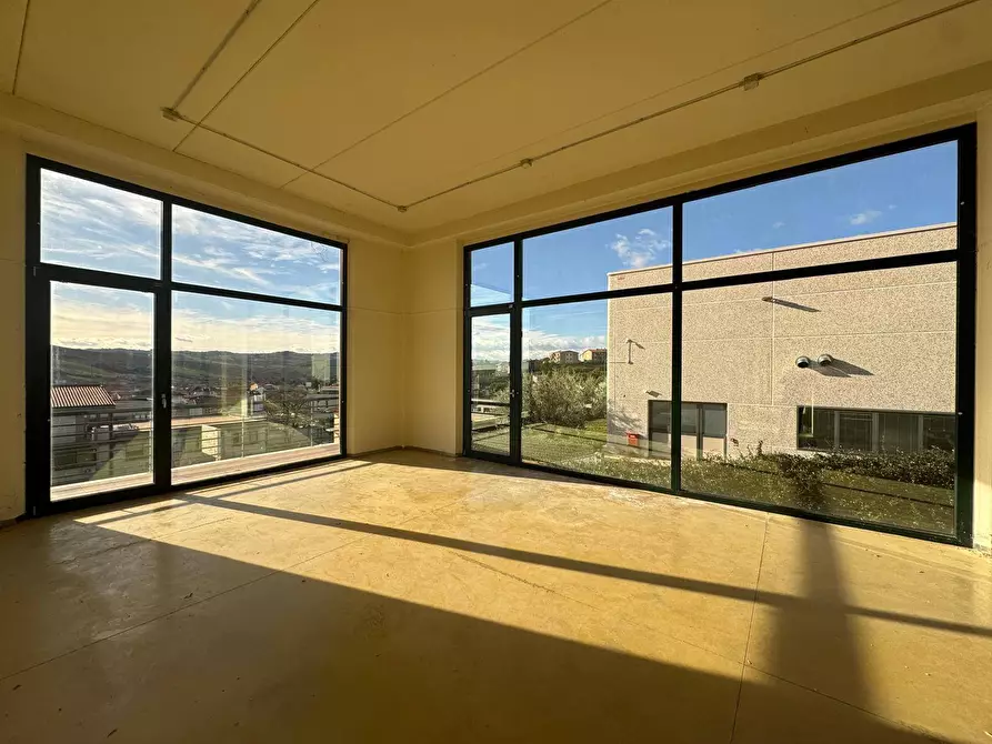 Immagine 2 di Locale commerciale in affitto  a Fermo