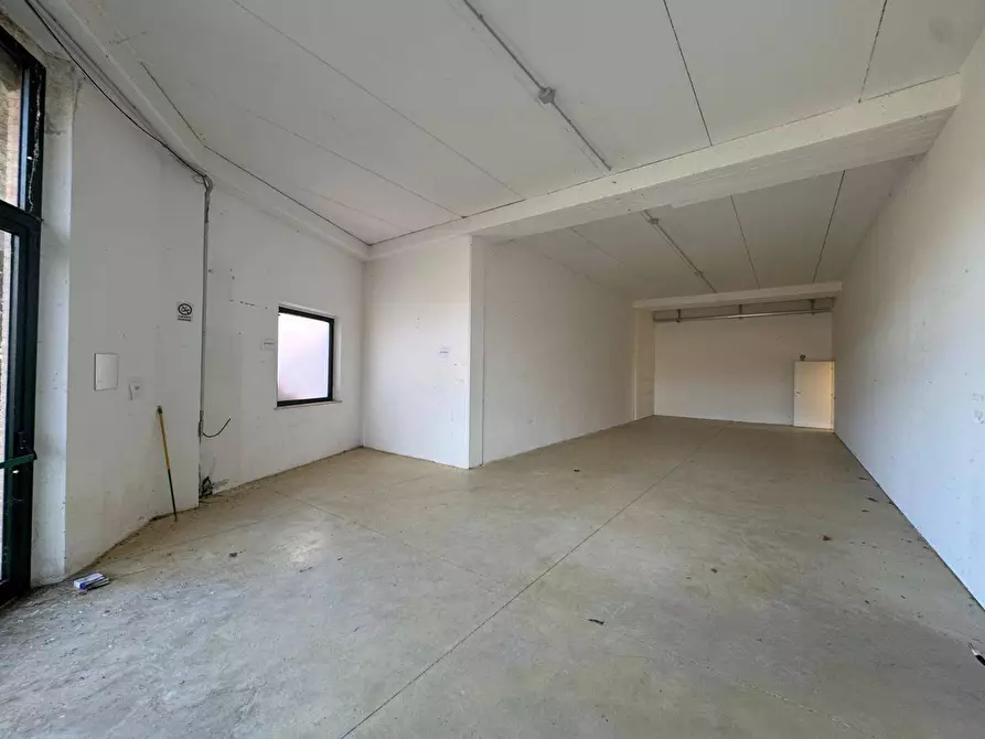 Immagine 7 di Locale commerciale in affitto  a Fermo