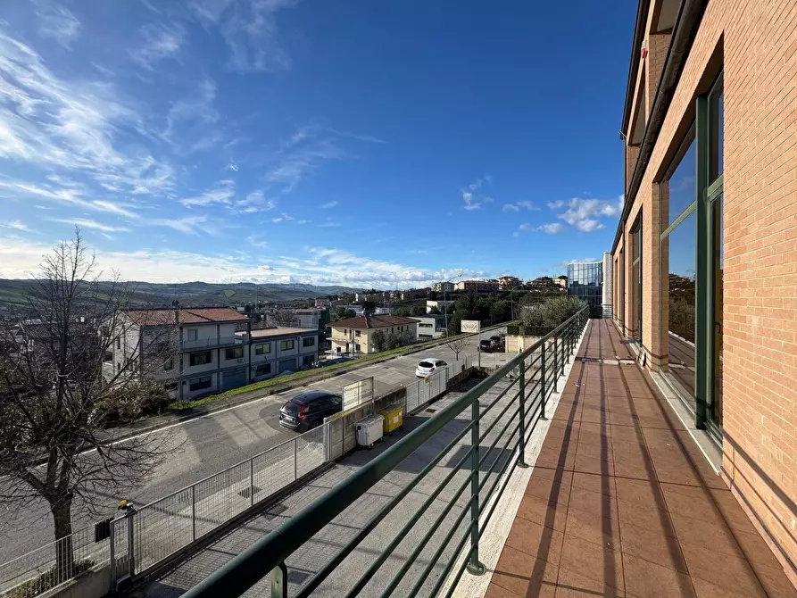 Immagine 9 di Locale commerciale in affitto  a Fermo