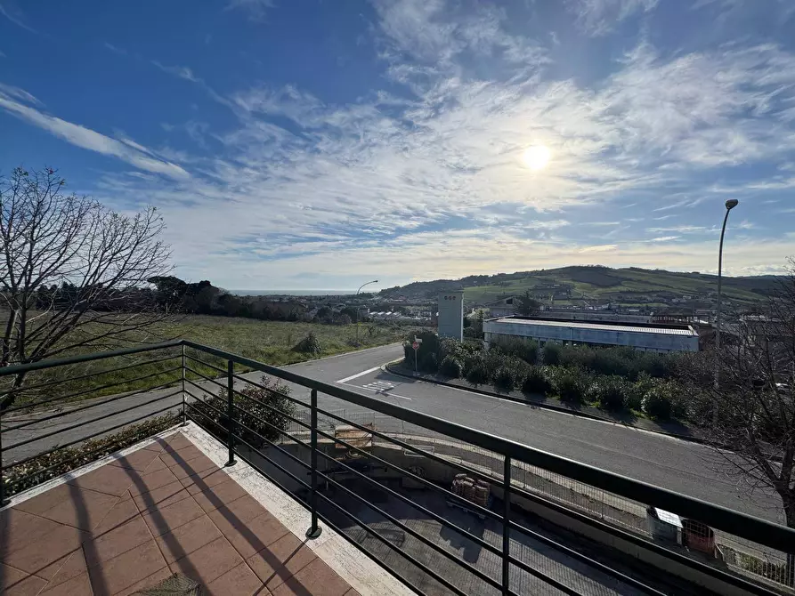 Immagine 10 di Locale commerciale in affitto  a Fermo