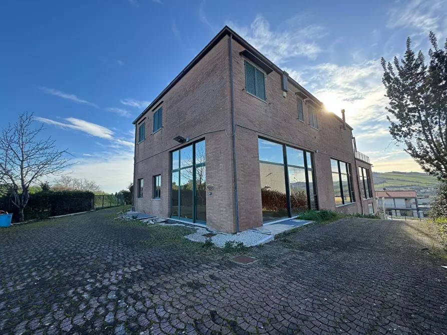 Immagine 11 di Locale commerciale in affitto  a Fermo