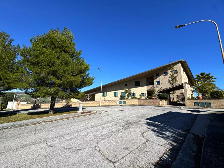 Immagine 1 di Villa in vendita  in via Luigi Einaudi a Grottazzolina