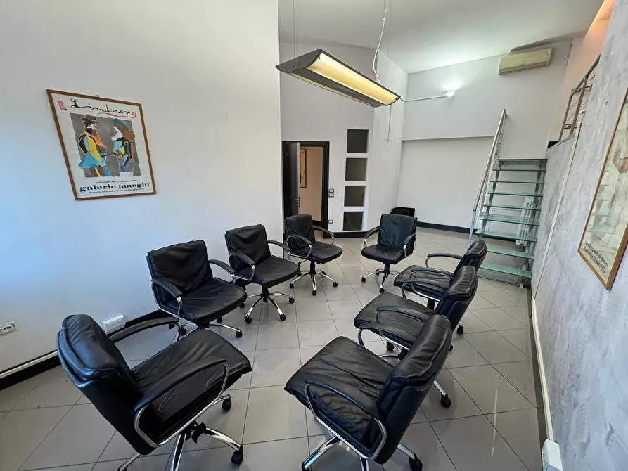 Immagine 10 di Locale commerciale in vendita  in via Pò a Fermo