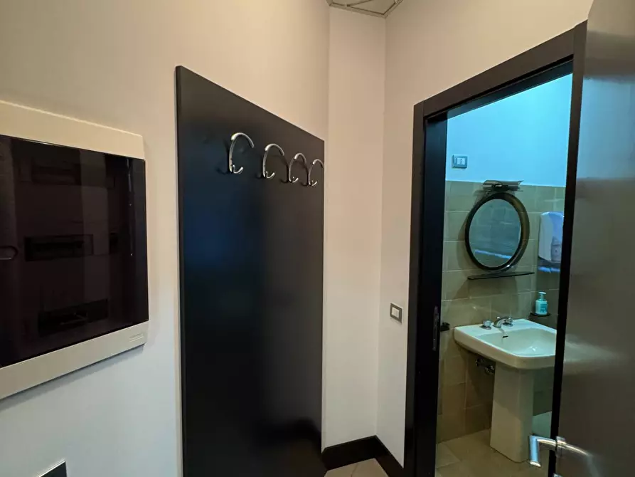 Immagine 11 di Locale commerciale in vendita  in via Pò a Fermo