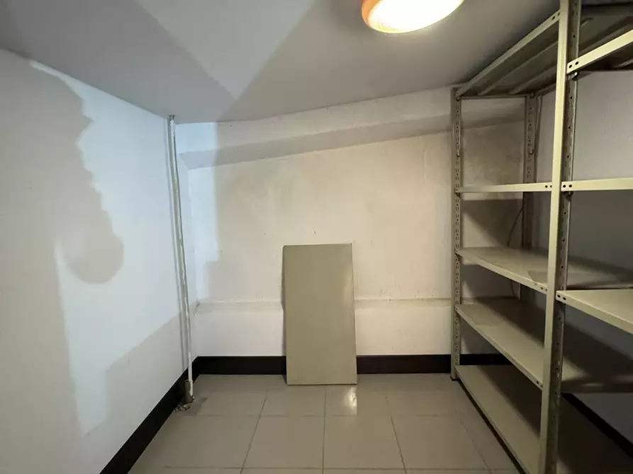 Immagine 14 di Locale commerciale in vendita  in via Pò a Fermo