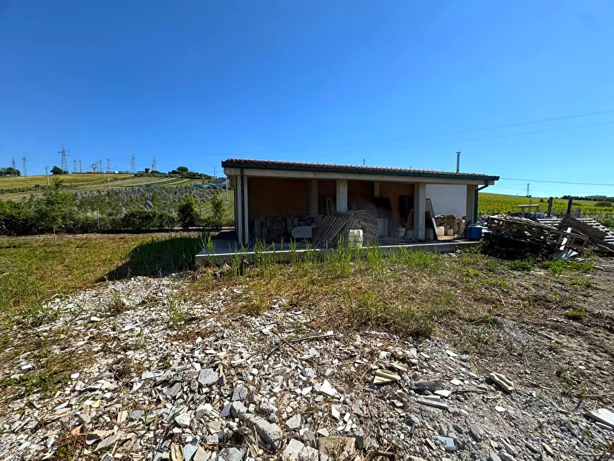 Immagine 2 di Magazzino in vendita  in Contrada Moie a Fermo