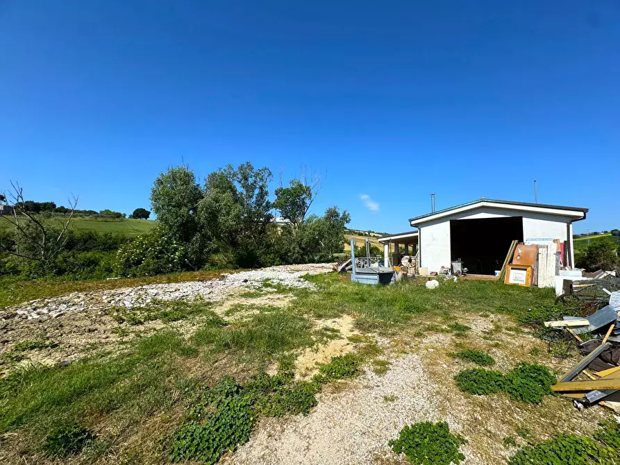 Immagine 10 di Magazzino in vendita  in Contrada Moie a Fermo
