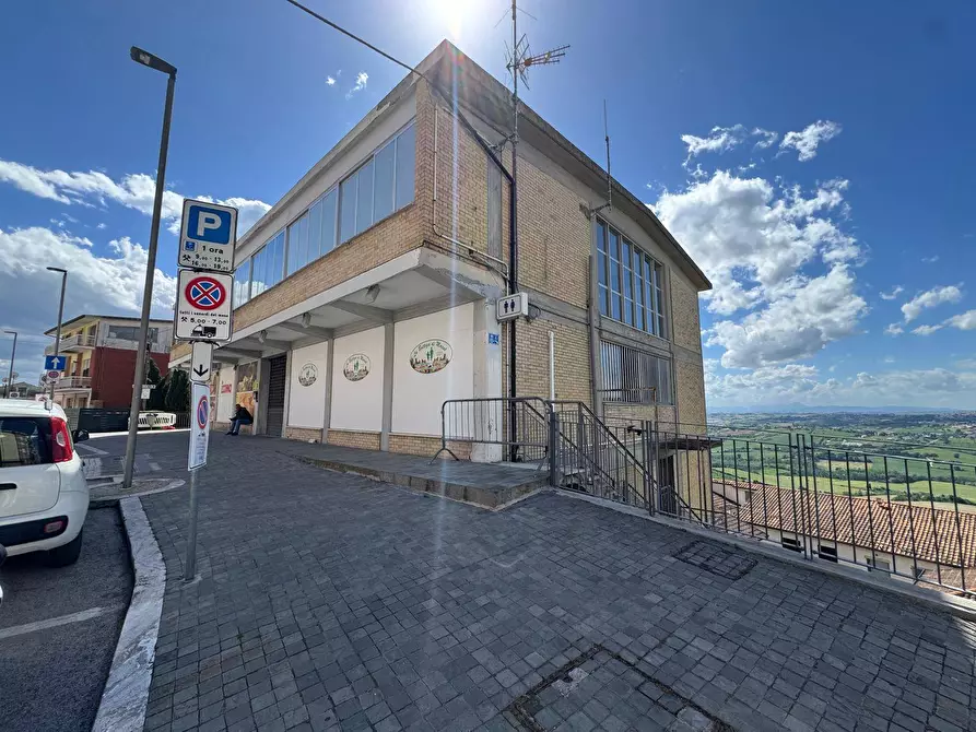 Immagine 2 di Locale commerciale in vendita  in via Giobetti 2 a Monte Urano