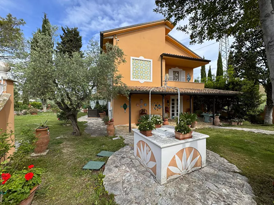 Immagine 2 di Villa in vendita  in Contrada Parete a Fermo