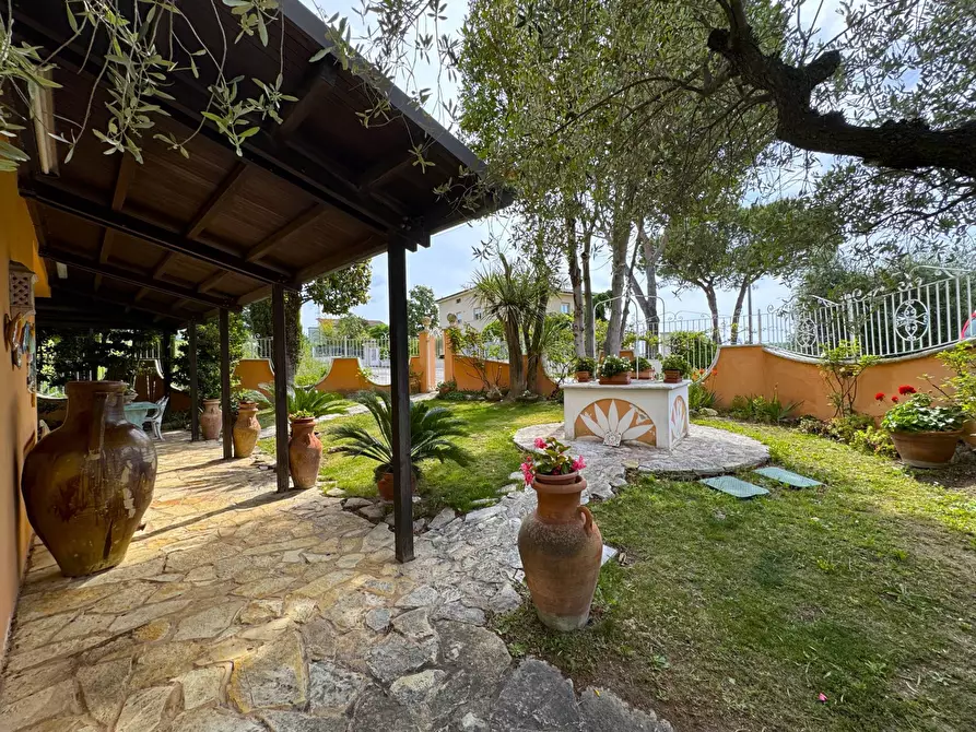 Immagine 4 di Villa in vendita  in Contrada Parete a Fermo