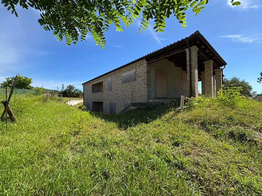 Immagine 5 di Villa in vendita  in Contrada Castrucciari snc a Montegiorgio