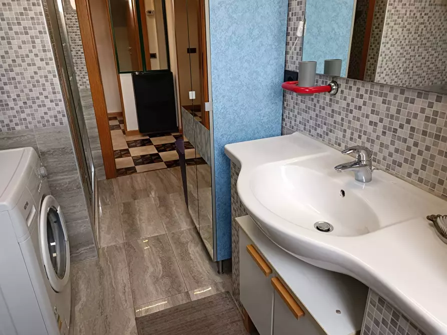 Immagine 5 di Camera in affitto  in Via Rotondi a Paderno Dugnano