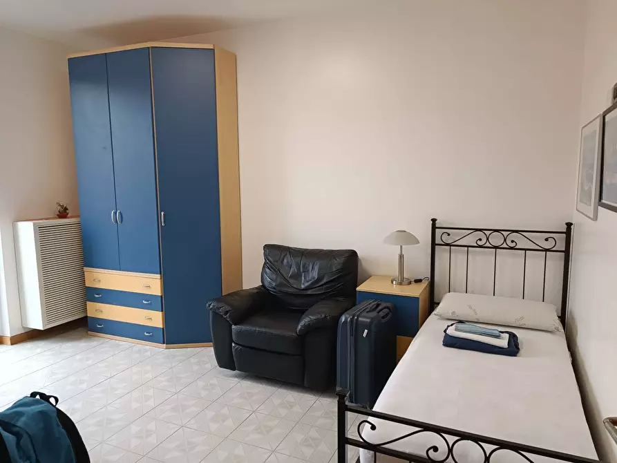 Immagine 2 di Camera in affitto  in Via Gransci a Paderno Dugnano