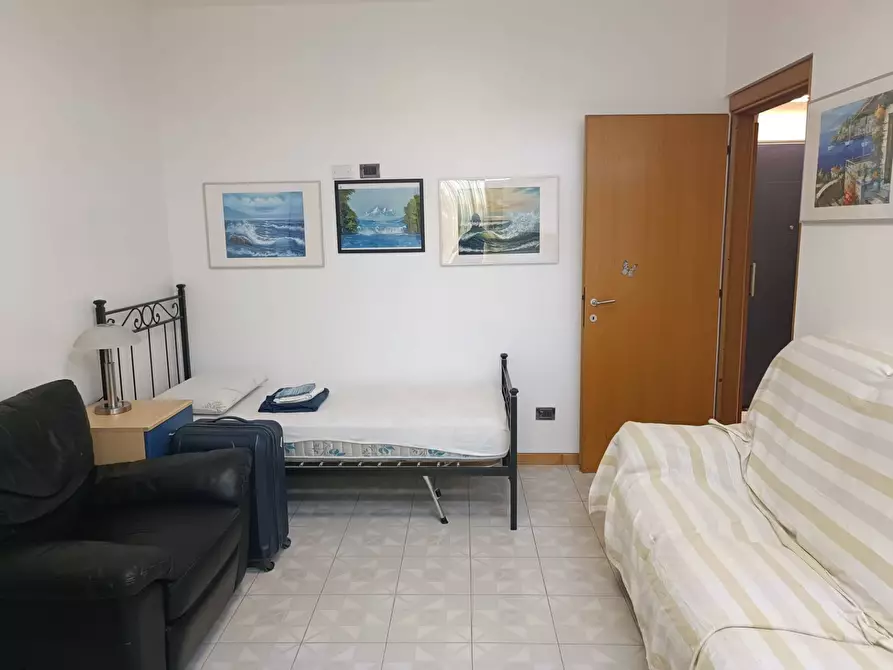 Immagine 4 di Camera in affitto  in Via Gransci a Paderno Dugnano