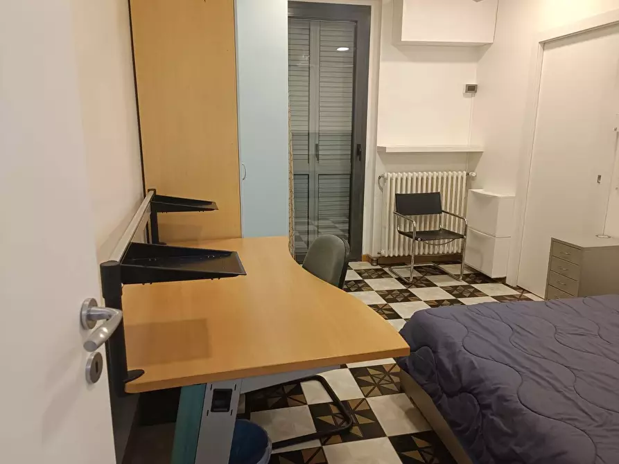 Immagine 17 di Camera in affitto  in Via Gramsci a Paderno Dugnano