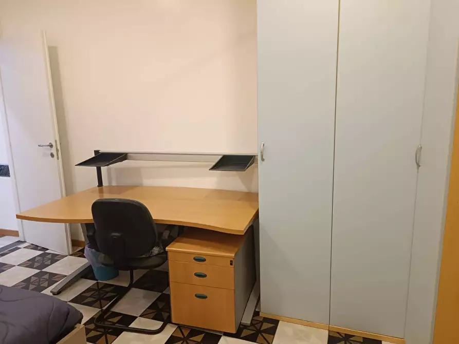 Immagine 18 di Camera in affitto  in Via Gramsci a Paderno Dugnano