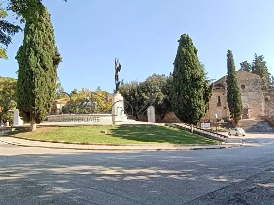 Immagine 1 di Locale commerciale in vendita  in via Raffaele Paolucci 4 a Teramo