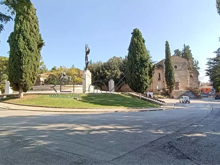 Immagine 2 di Locale commerciale in vendita  in via Raffaele Paolucci 4 a Teramo