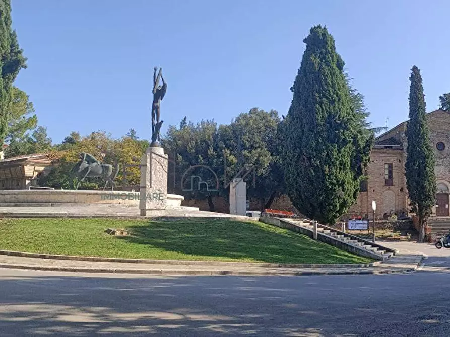 Immagine 3 di Locale commerciale in vendita  in via Raffaele Paolucci 4 a Teramo