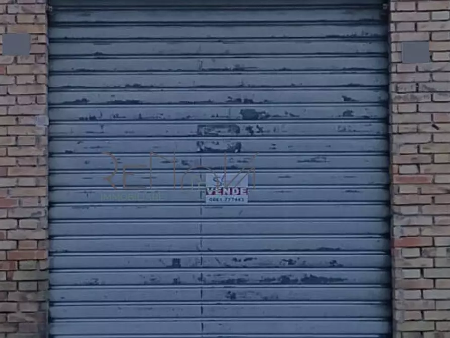 Immagine 4 di Locale commerciale in vendita  in via Raffaele Paolucci 4 a Teramo