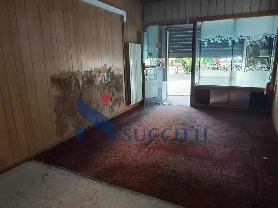 Immagine 8 di Locale commerciale in vendita  in via Raffaele Paolucci 4 a Teramo