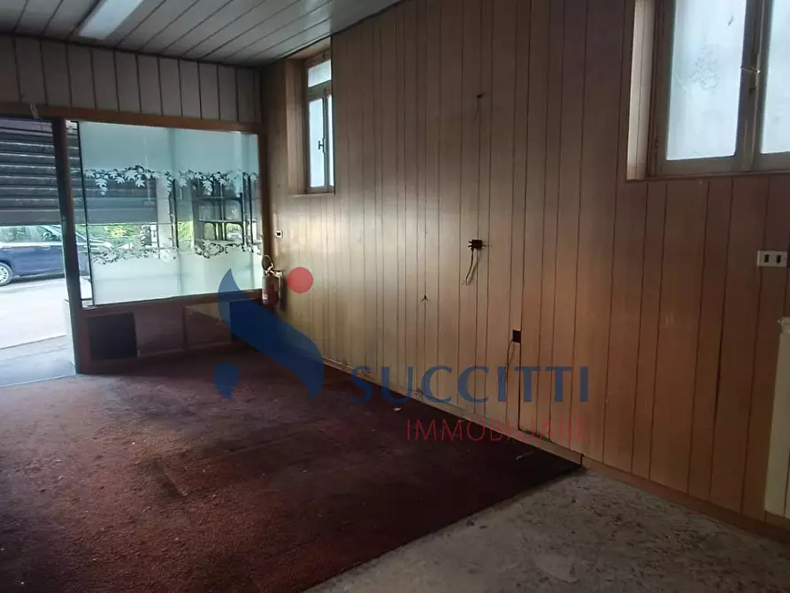 Immagine 9 di Locale commerciale in vendita  in via Raffaele Paolucci 4 a Teramo